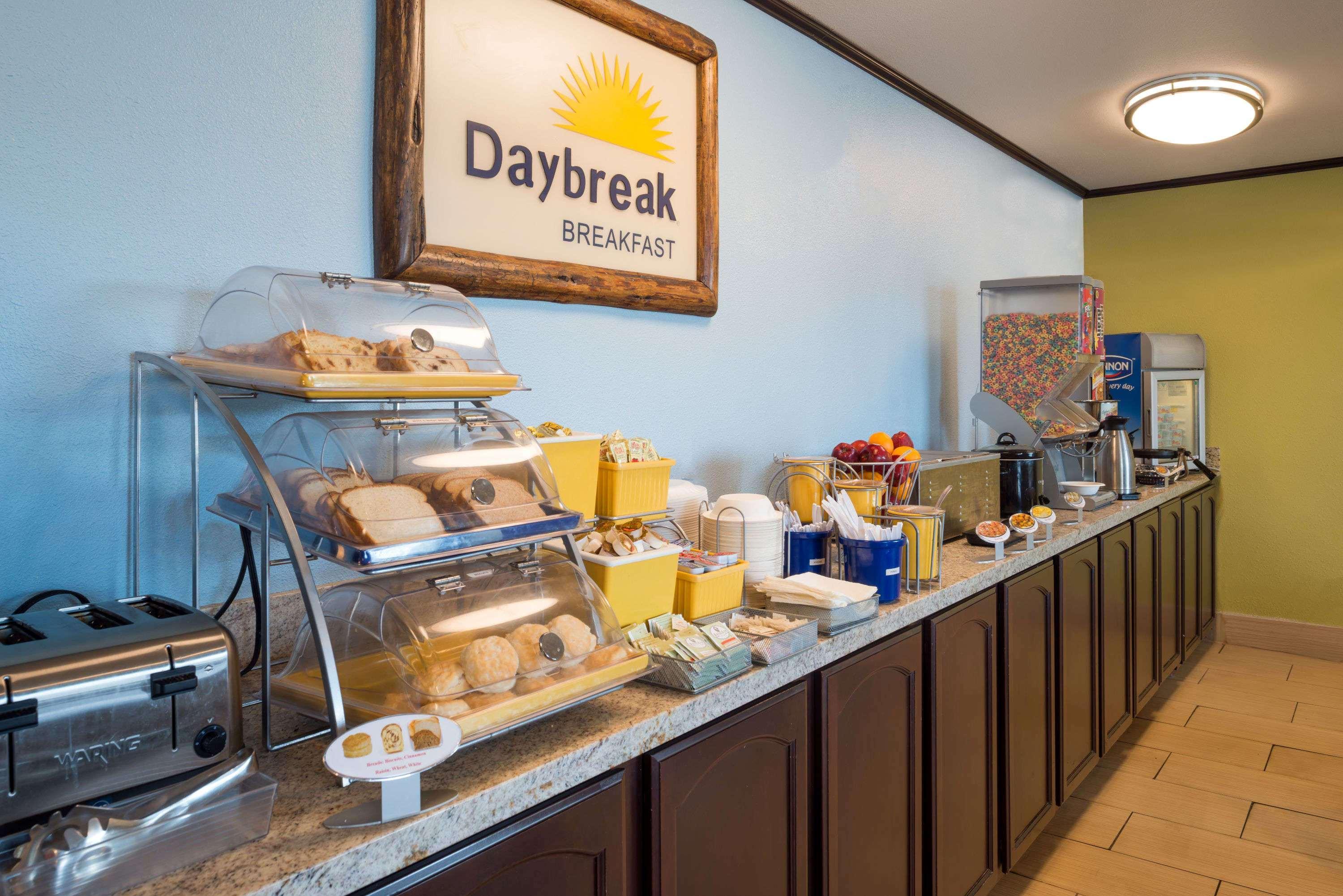 Days Inn & Suites By Wyndham Spokane Airport Airway Heights Εξωτερικό φωτογραφία