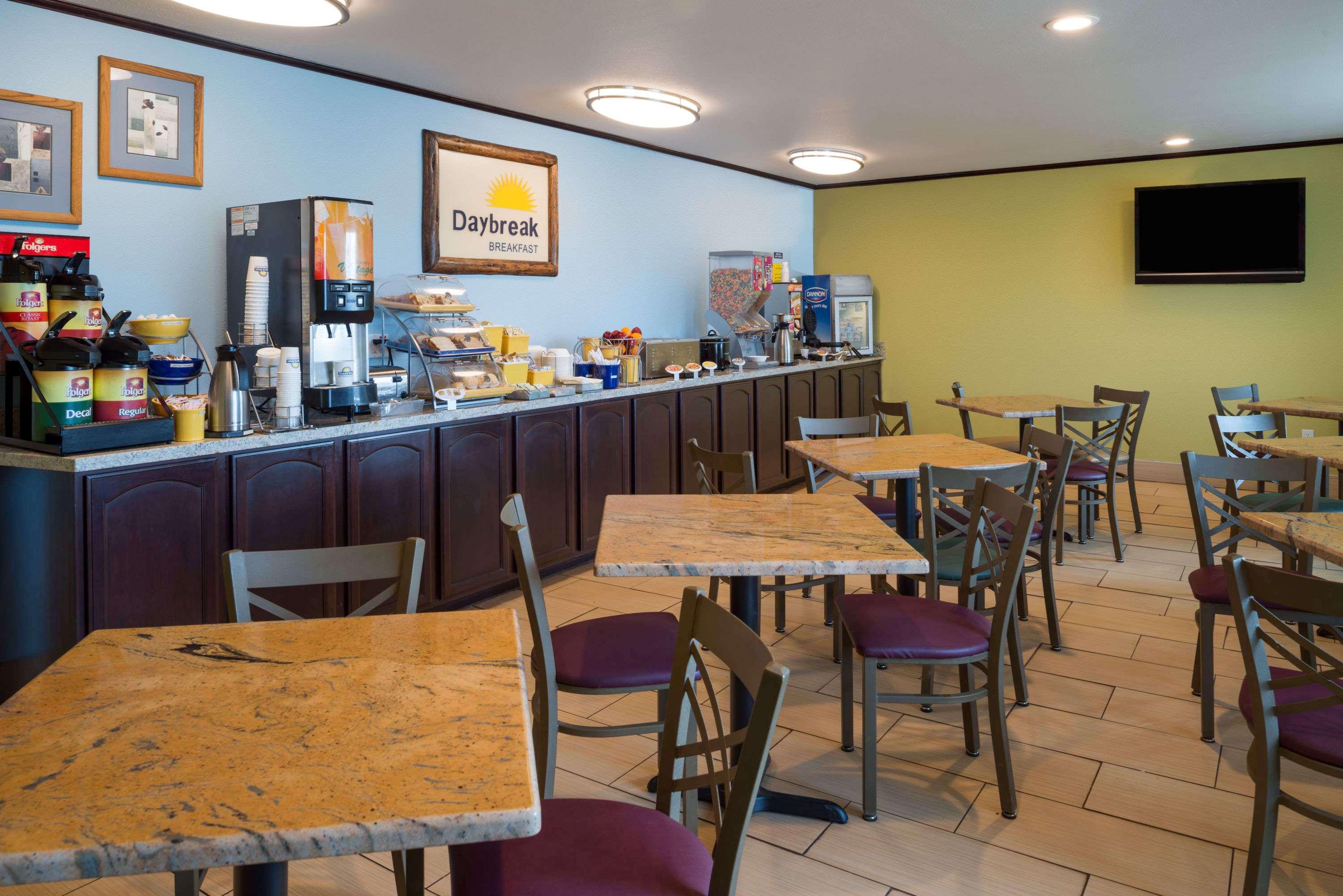 Days Inn & Suites By Wyndham Spokane Airport Airway Heights Εξωτερικό φωτογραφία