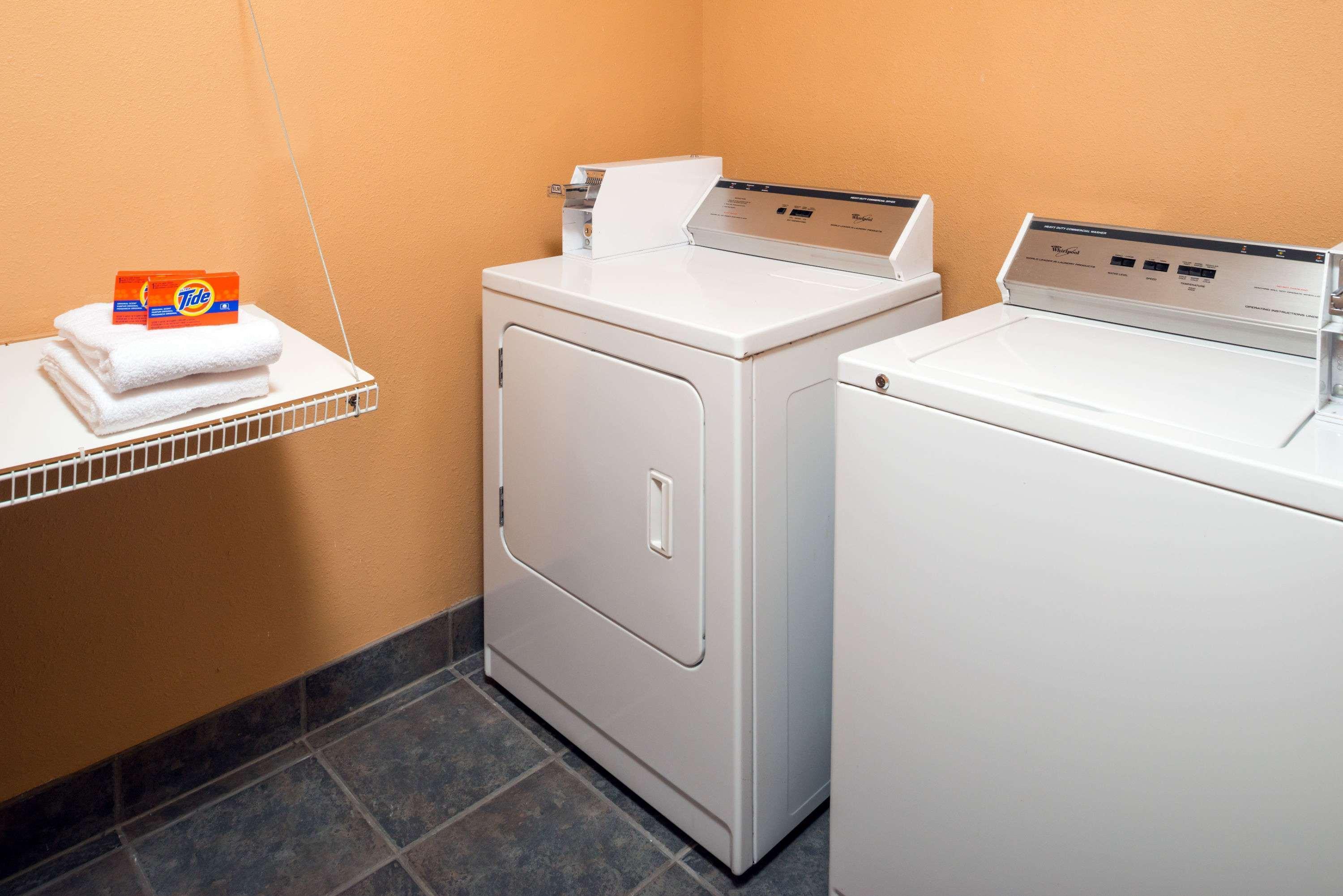 Days Inn & Suites By Wyndham Spokane Airport Airway Heights Εξωτερικό φωτογραφία