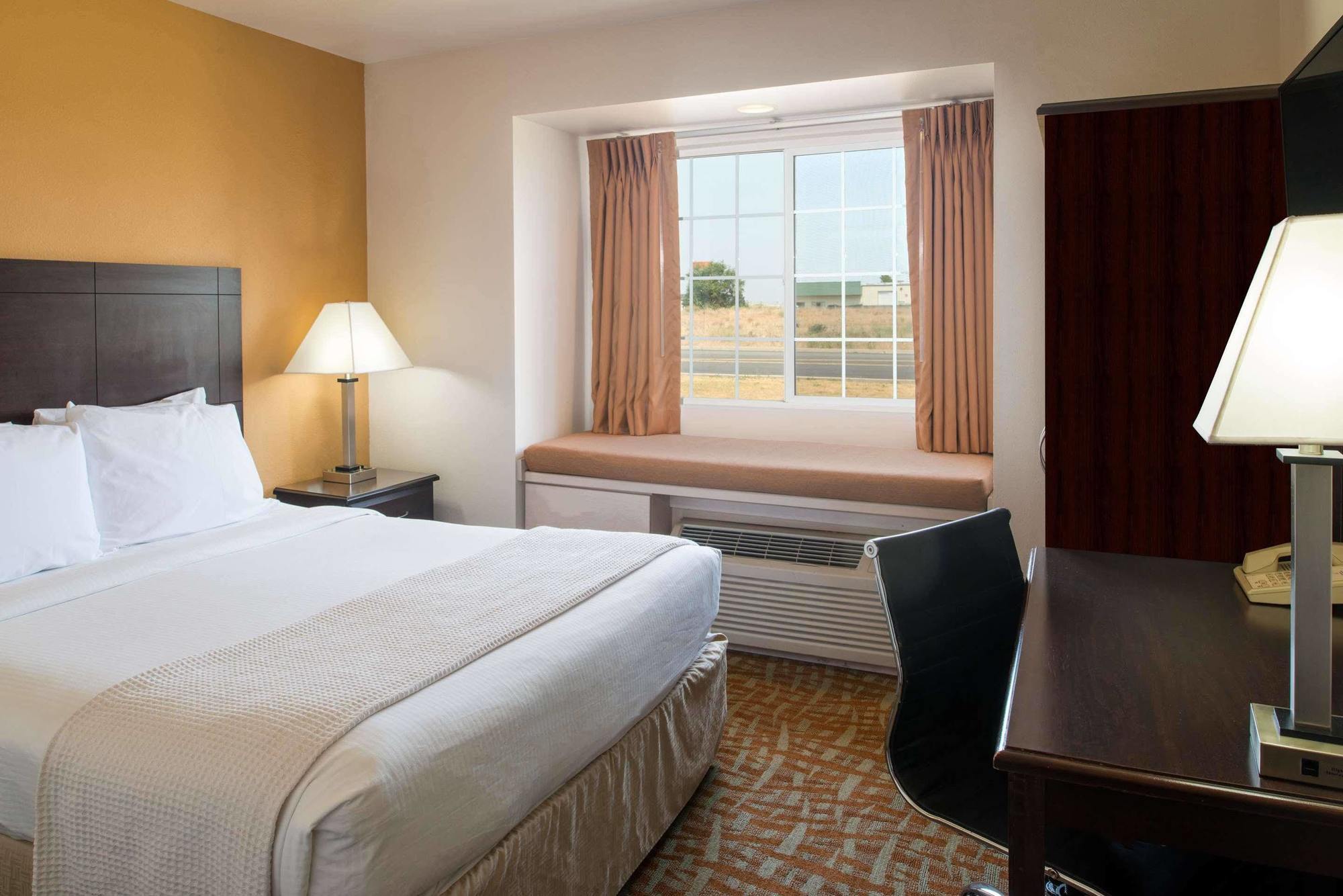 Days Inn & Suites By Wyndham Spokane Airport Airway Heights Εξωτερικό φωτογραφία